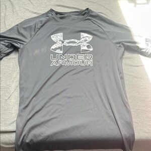 Under Armour Men's Gray Shirt